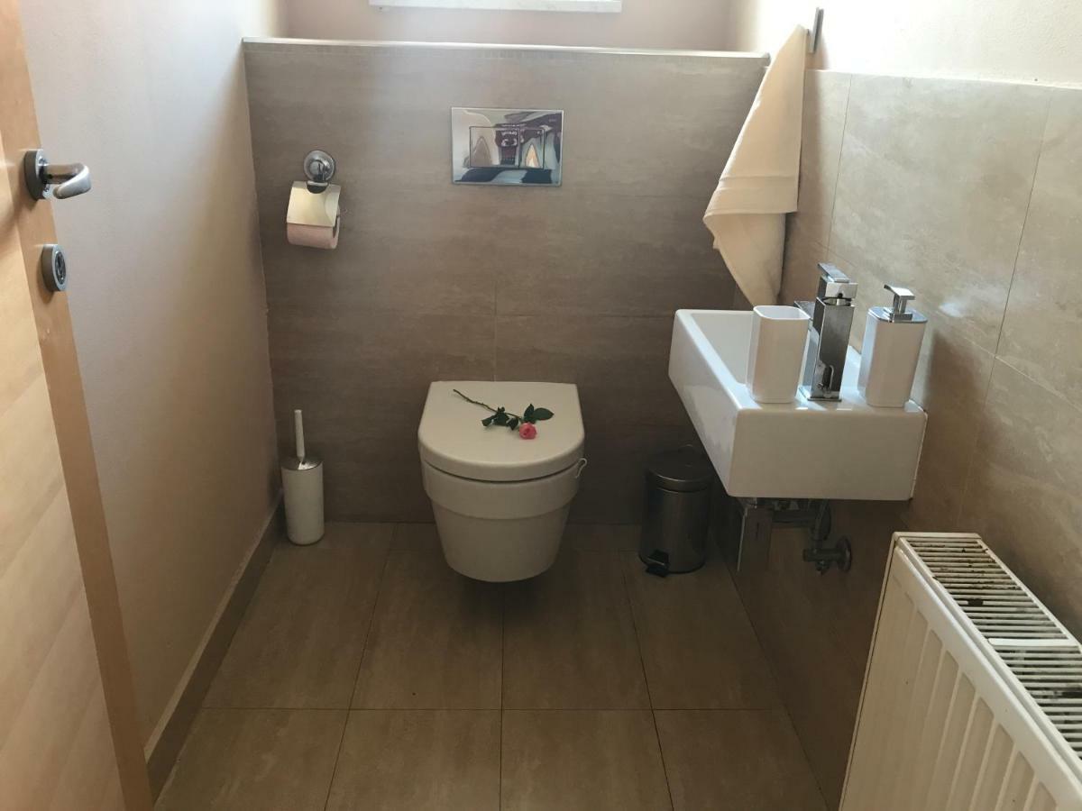 Linden Garden Apartment Postojna Ngoại thất bức ảnh